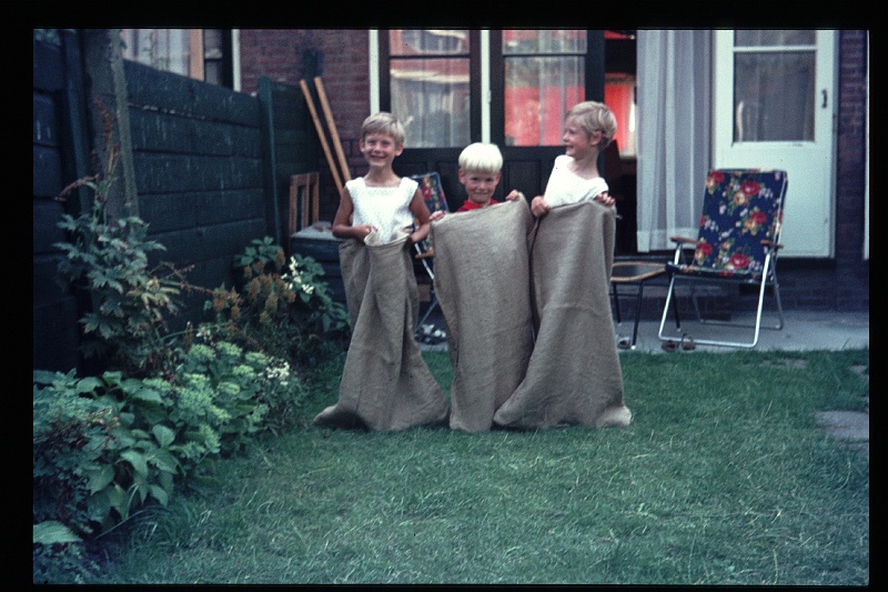 31.Delft aug 1969 Brigitte,Marion,Peter.JPG